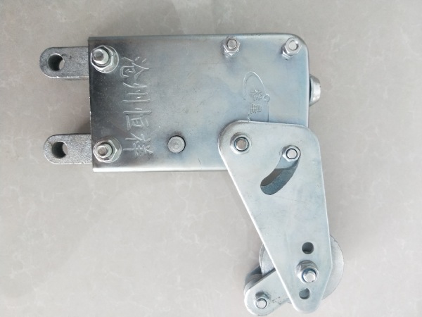 safety lock for suspended platform