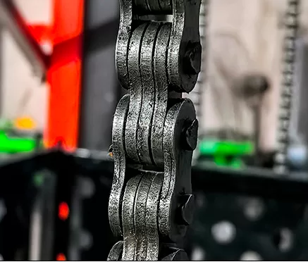 chains of electric scaffolding